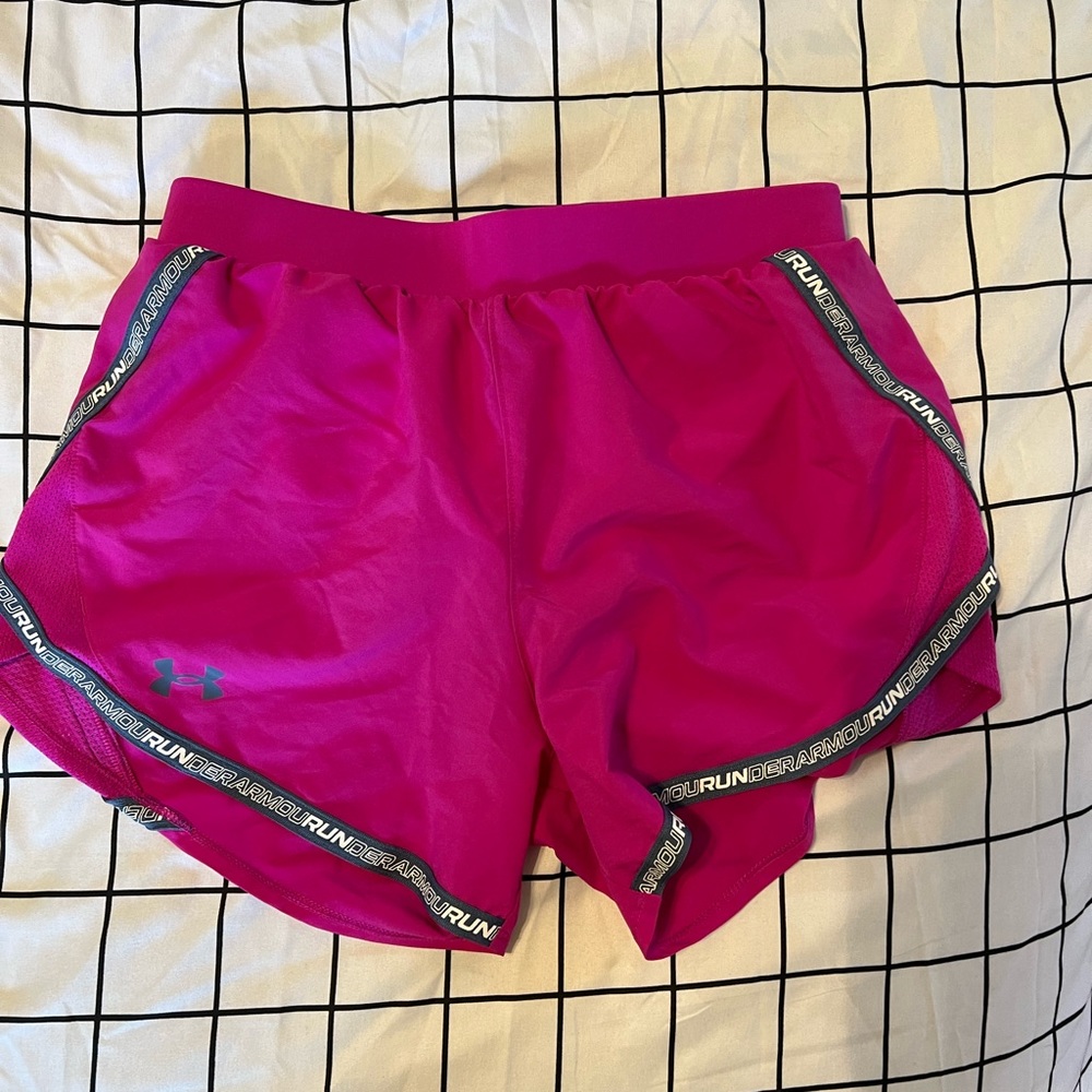 UNDER ARMOUR SHORTS SIZE XS